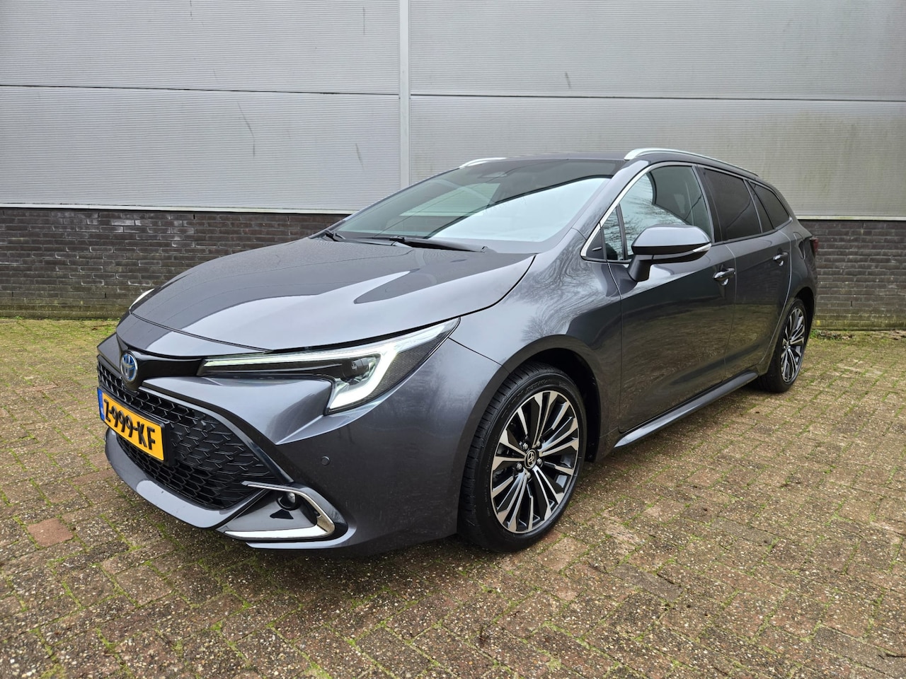 Toyota Corolla Touring Sports - Hybrid 140 First Edition Zeer compleet ! - AutoWereld.nl