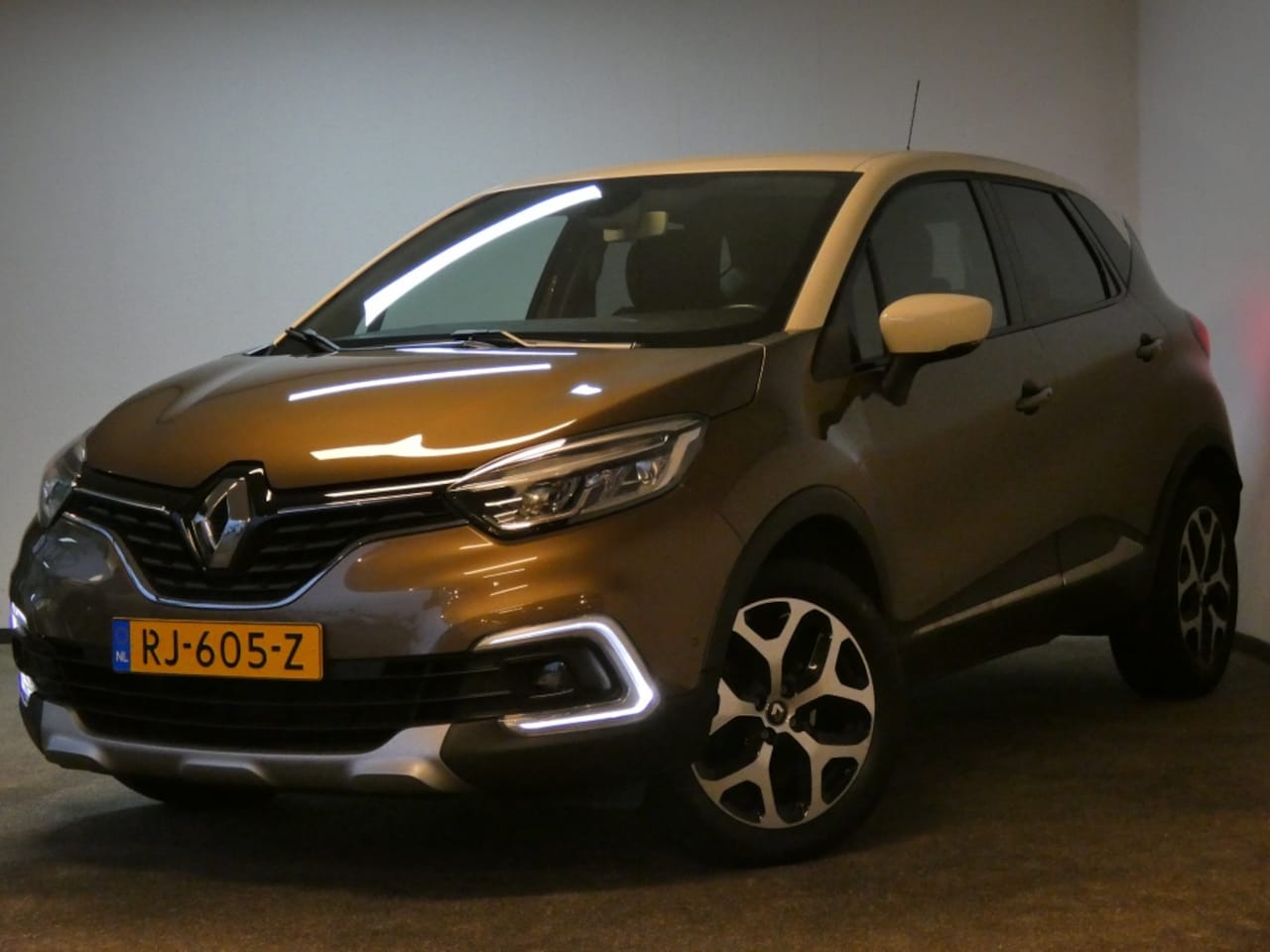 Renault Captur - 1.2 TCe Intens Nwe APK airco - AutoWereld.nl