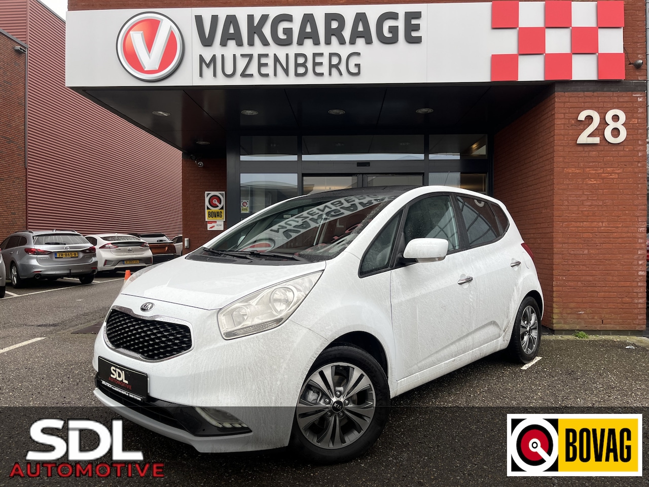 Kia Venga - 1.6 CVVT ExecutiveLine // NAVI // KEYLESS // STOEL+STUURVERWARMING // CAMERA+SENSOREN // - AutoWereld.nl