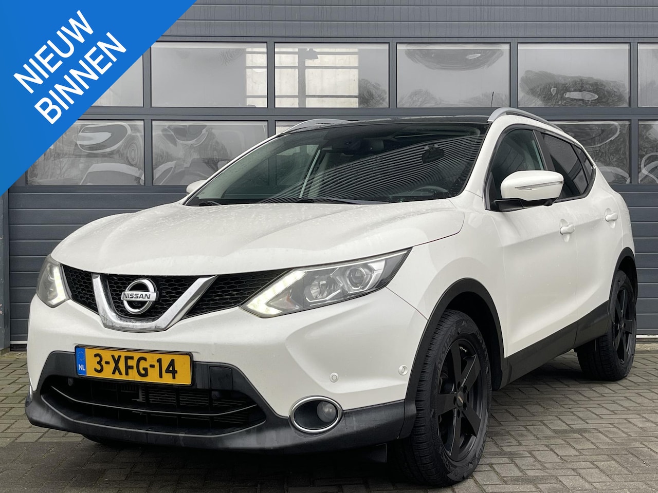 Nissan Qashqai - 1.2 TEKNA I TREKHAAK I DEALER ONDERHOUDEN I PANORAMADAK I NAVIGATIE I CLIMATE CONTROL - AutoWereld.nl