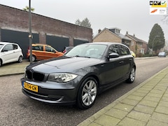 BMW 1-serie - 116i Introduction VOLL OPTIES STOELVERWARMING, CRUISE, PDC, NIEUWE APK