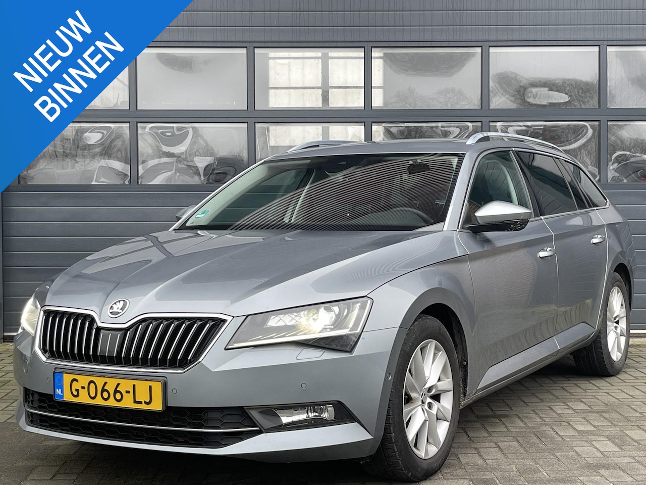 Skoda Superb Combi - 1.5 TSI ACT STYLE BUSINESS I SCHUIF/KANTELDAK I LEDEREN BEKLEDING I MEMORY SEATS I NAVIGAT - AutoWereld.nl