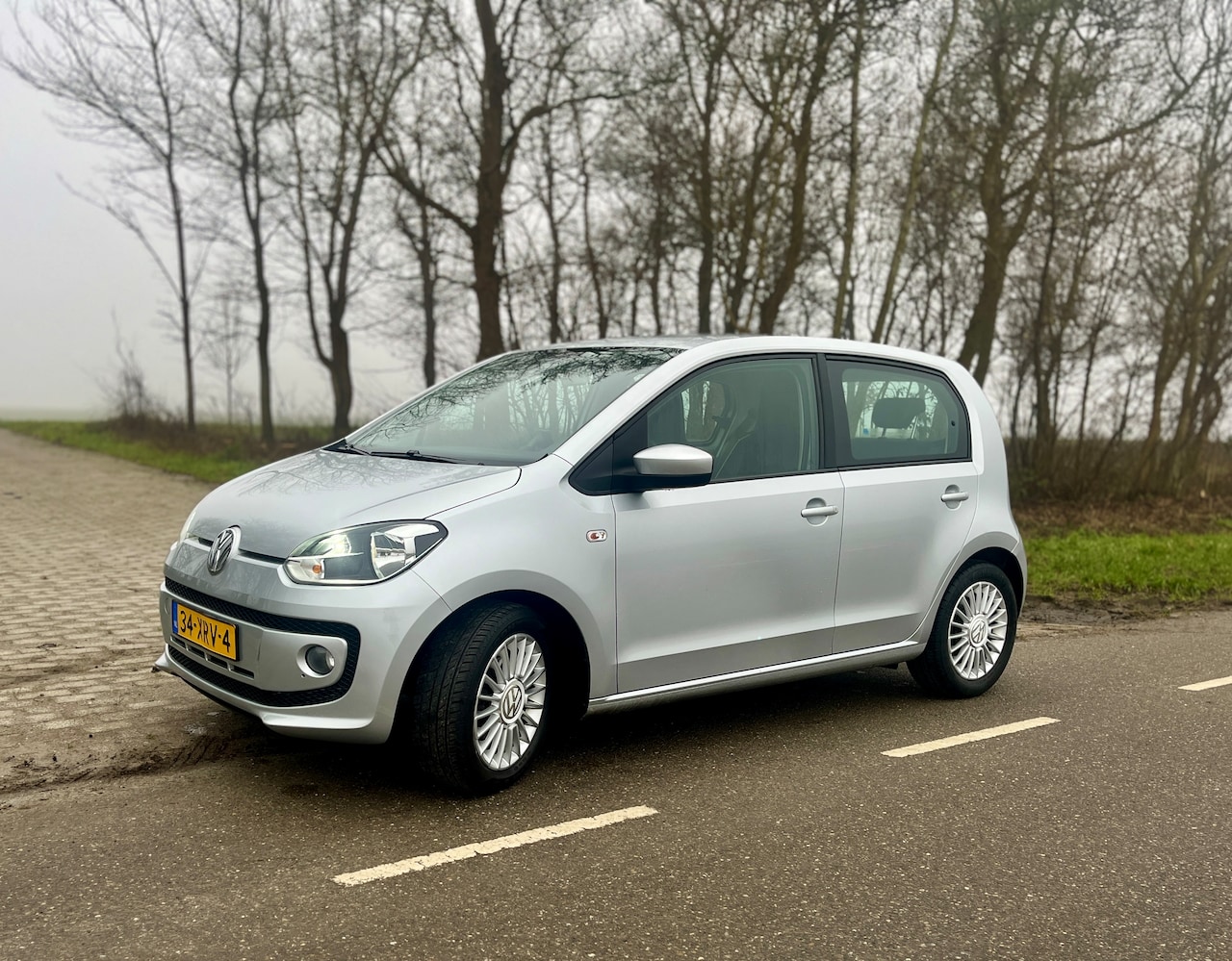 Volkswagen Up! - 1.0 high up! BlueMotion [AIRCO]  [LEER] [NAVI] - AutoWereld.nl