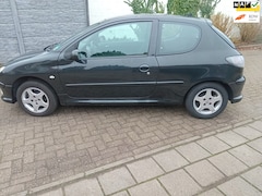 Peugeot 206 - 1.4 Forever xs met airco nieuwe apk 1750