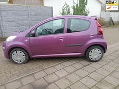 Peugeot 107 - 1.0 Active met airco met 114000km