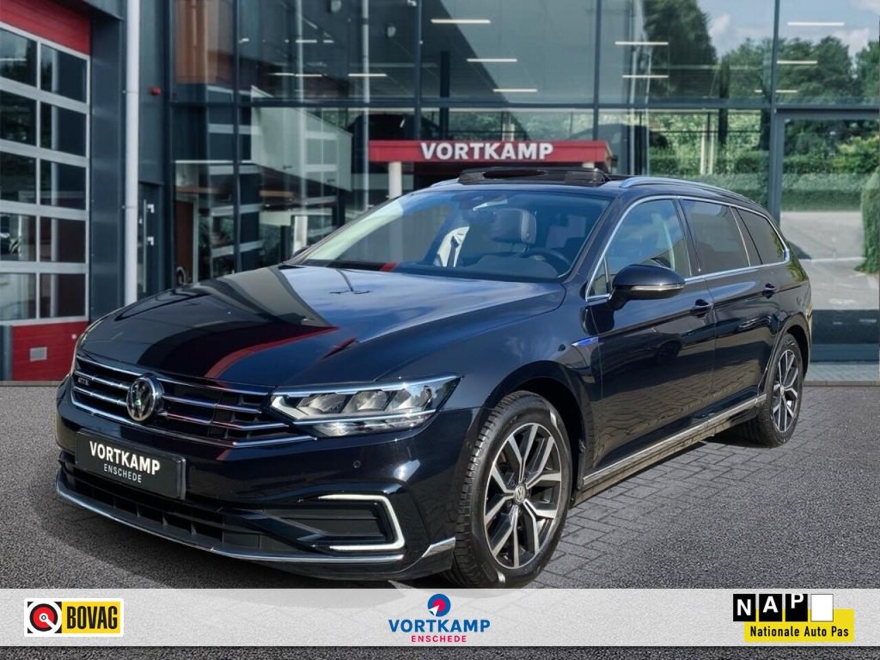 Volkswagen Passat Variant - 1.4 TSI DSG GTE PANO-DAK/CAMERA/ACC/NAVI/CARPLAY/STOELVERW - AutoWereld.nl