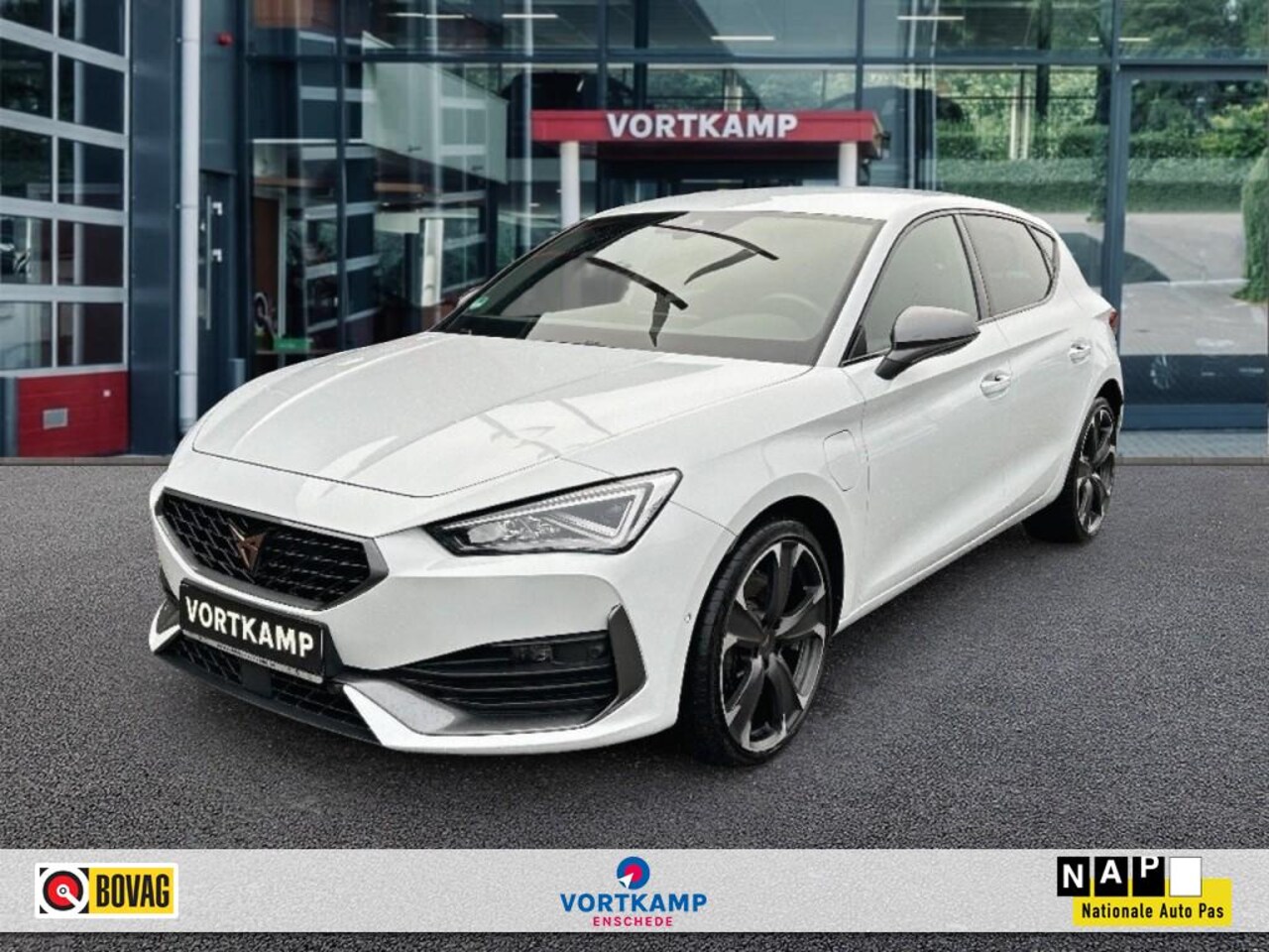 CUPRA Leon - 1.4 TSI DSG VZ E-HYBRID CAMERA/NAVI/CARPLAY/ACC/STOELVERW - AutoWereld.nl