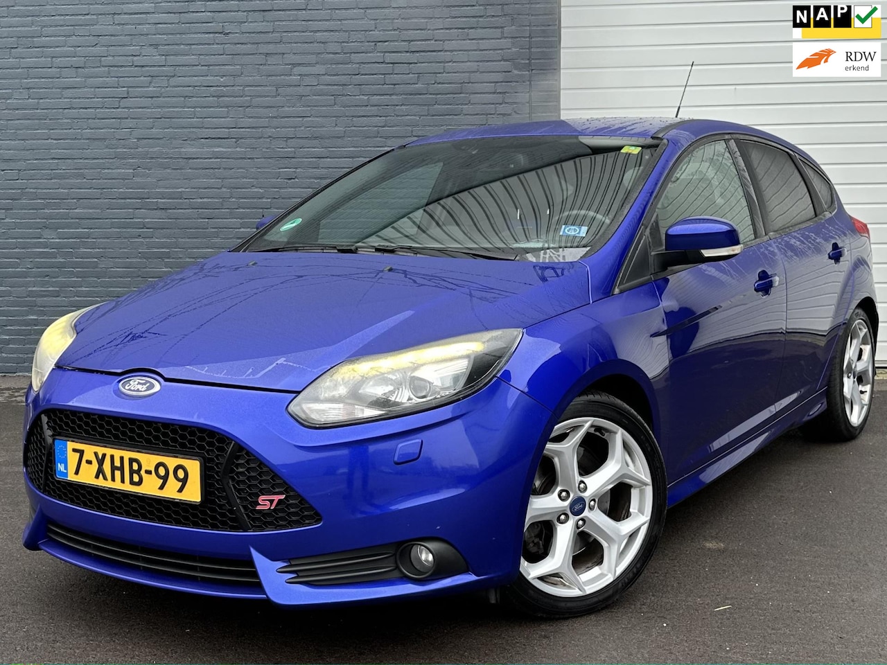 Ford Focus - 2.0 EcoBoost ST-2 250PK/RECARO/CRUISE/LMV/KEYLES - AutoWereld.nl