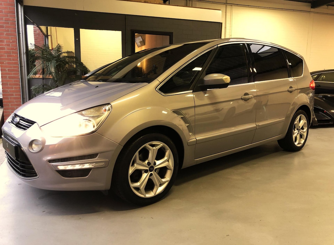 Ford S-Max - 1.6 EcoBoost 161p/ 7 zits/Trekhaak/NARDO GREY - AutoWereld.nl