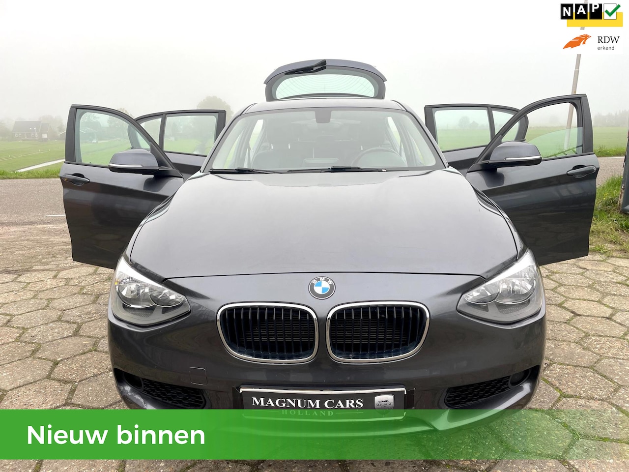 BMW 1-serie - 116i 5D NAP AUTOMAAT XENON LEDER SCHERM VELGEN - AutoWereld.nl