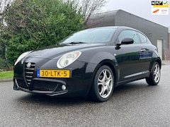 Alfa Romeo MiTo - 1.4 Distinctive Cruise*Clima*NAP*30-12-2025 APK*LM velgen*Parkeersensoren*2e eigenaar