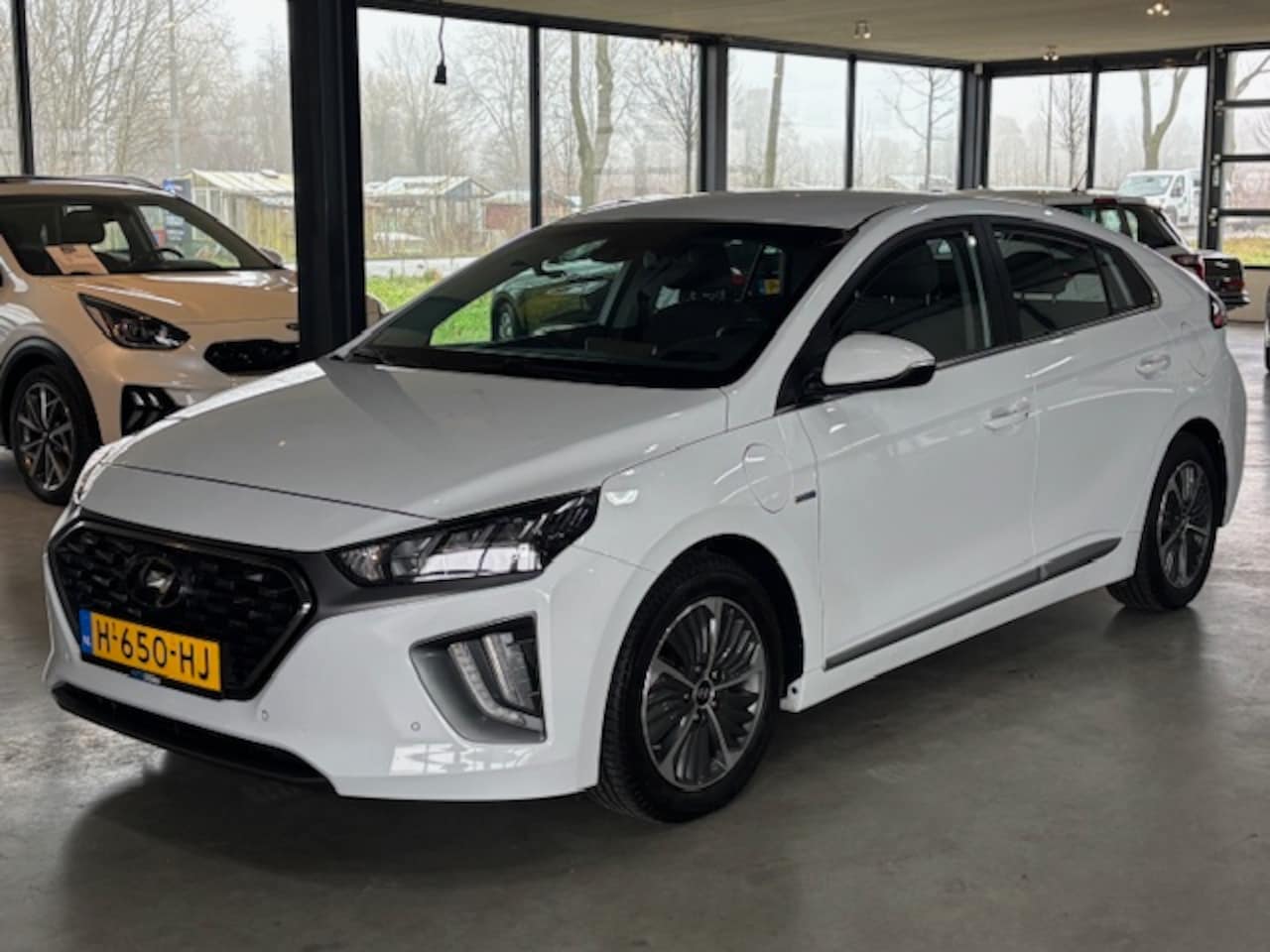 Hyundai IONIQ - 1.6 GDI Blue PHEV 141 pk DCT Comfort - AutoWereld.nl