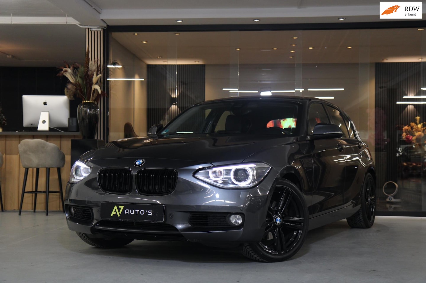 BMW 1-serie - 118i 5DEURS/AIRCO/LEER/STOELV/XENON - AutoWereld.nl