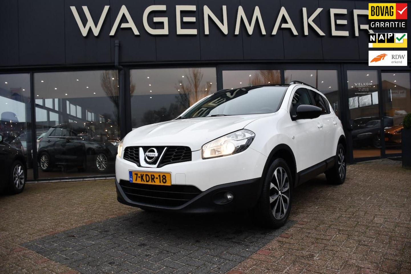 Nissan Qashqai - 1.6 360 Clima|Cruise|NAVI|PANO|trekhaak - AutoWereld.nl