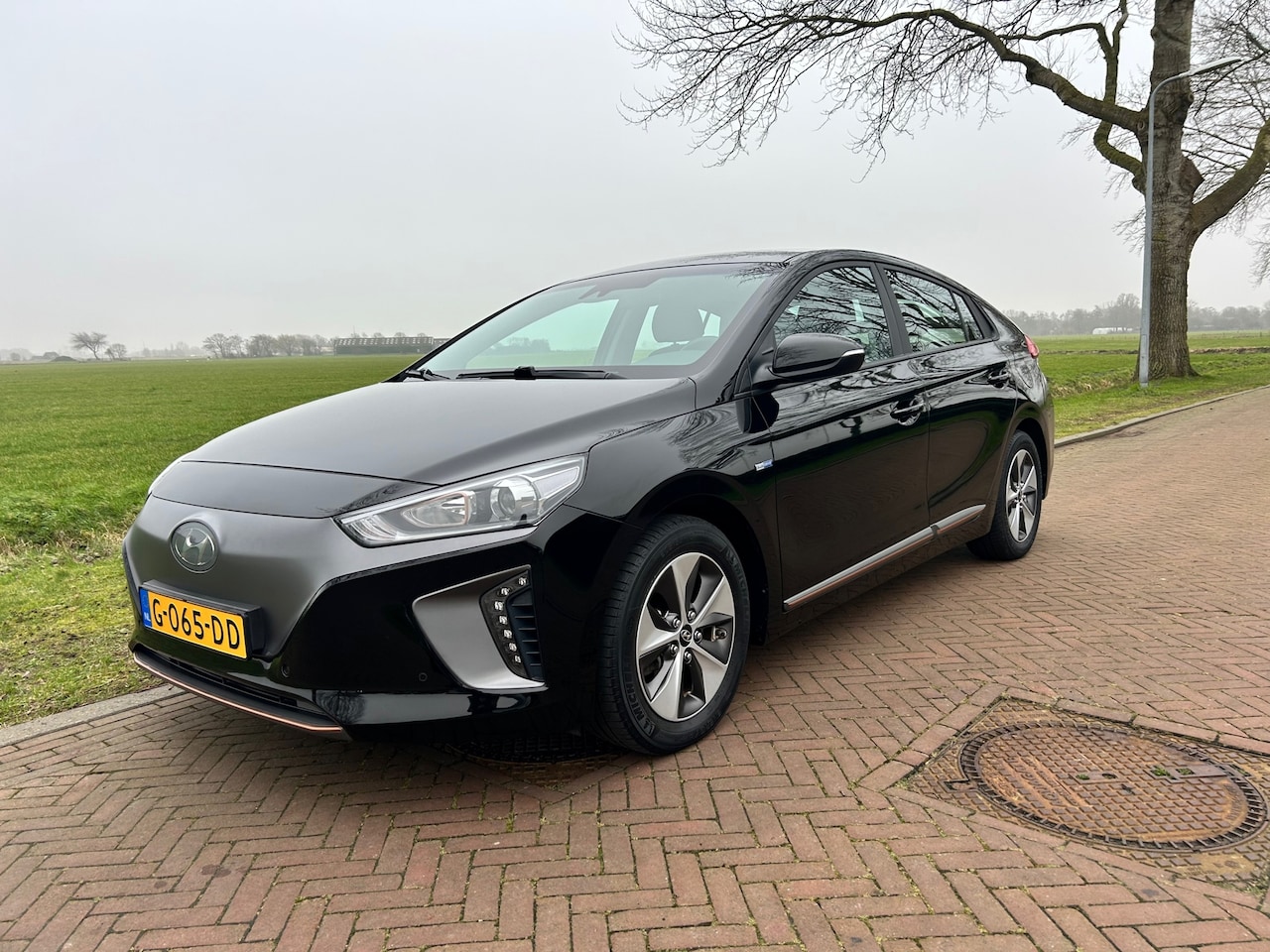 Hyundai IONIQ - Comfort EV 28KW Airco, Camera, Navigatie - AutoWereld.nl