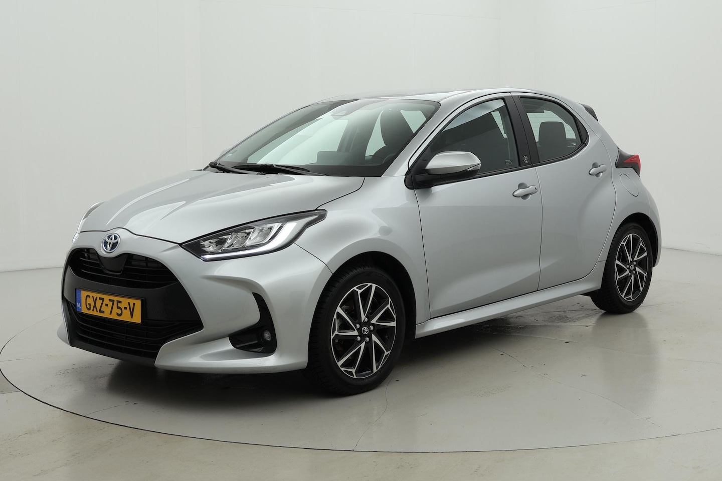 Toyota Yaris - 1.5 Hybrid Dynamic | Navigatie - AutoWereld.nl