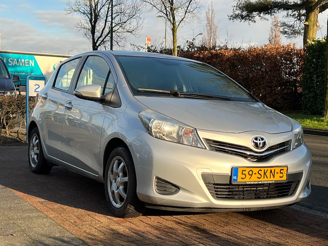 Toyota Yaris - 1.3 VVT-i *Airco|Navi|Nw Model! - AutoWereld.nl