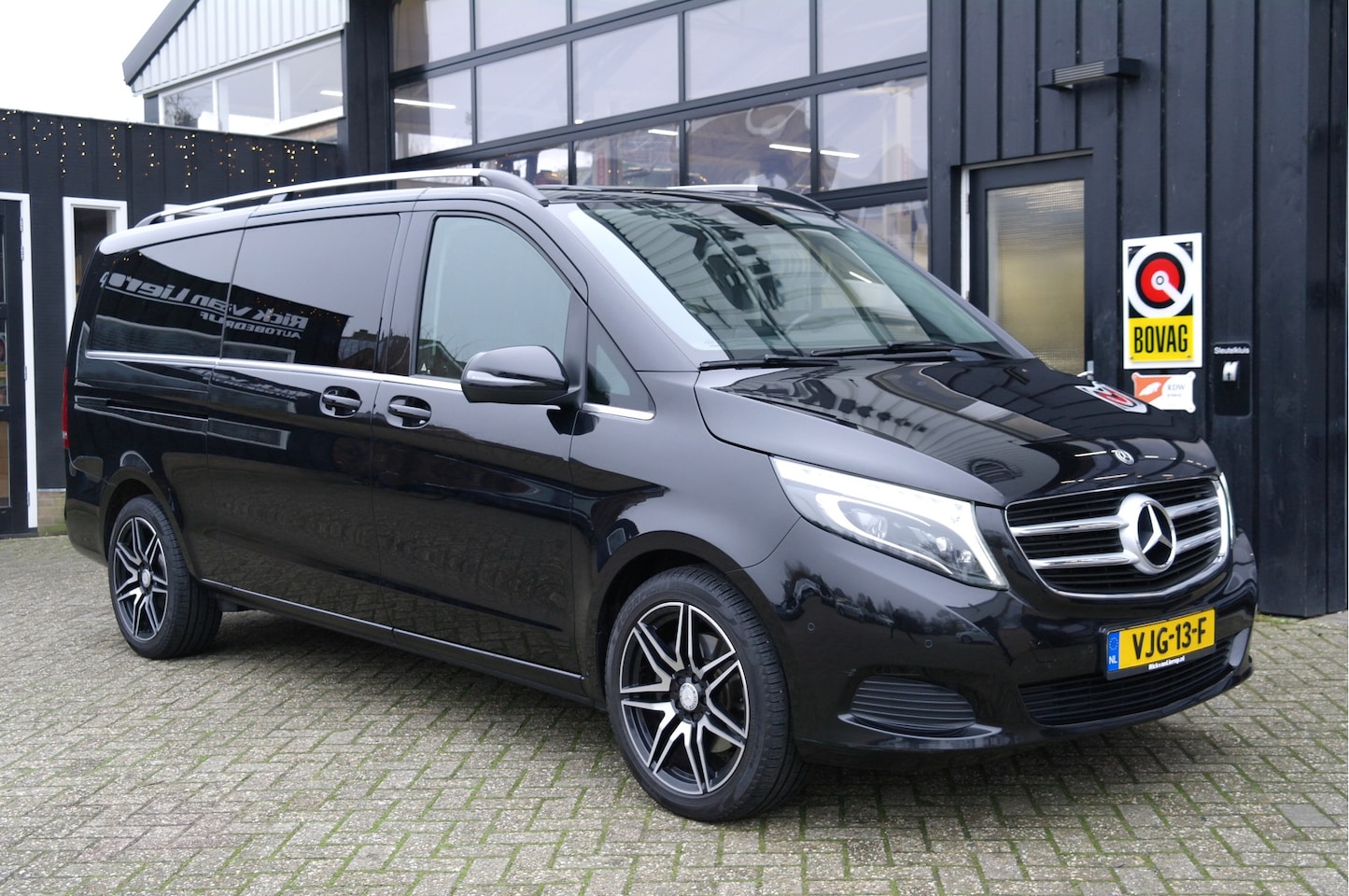 Mercedes-Benz V-klasse - 250d Extra Lang Dubbel Cabine Avantgarde Automaat-7 | LED | Leder | 2 Schuifdeuren | Trekh - AutoWereld.nl