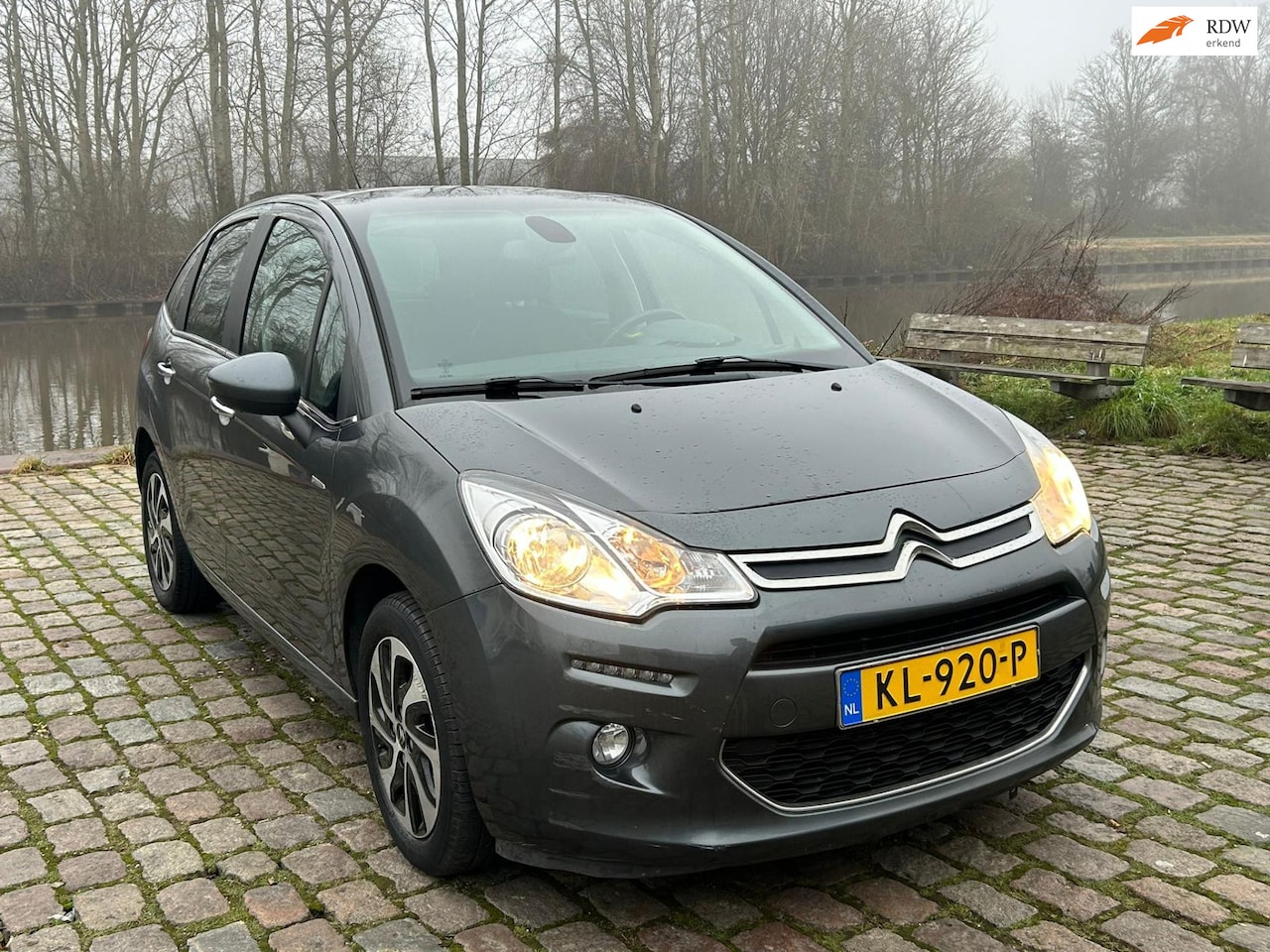 Citroën C3 - 1.2 PureTech Exclusive 1e eigenaar dealer onderhouden navigatie cruis control airco parkee - AutoWereld.nl