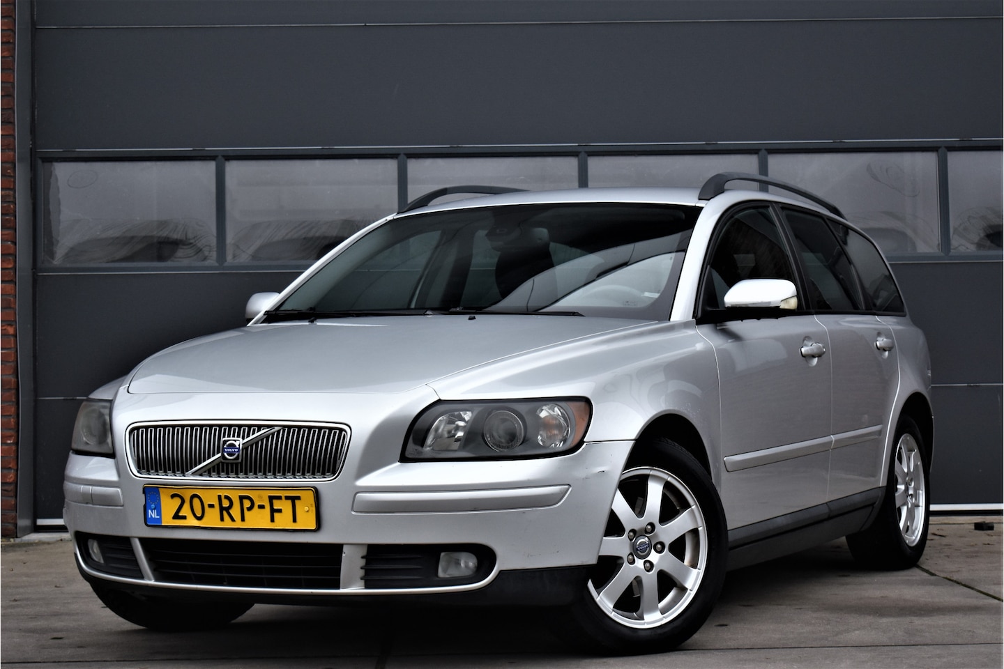 Volvo V50 - 1.8 Momentum Cruise - Lmv - Nap - Rijdt en schakelt goed! - AutoWereld.nl