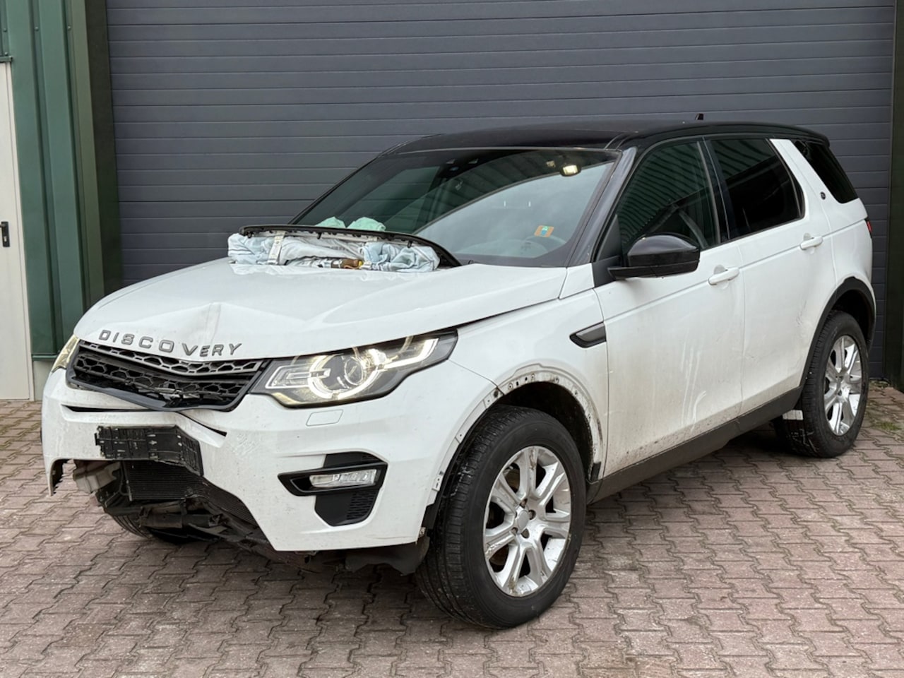 Land Rover Discovery Sport - 2.0 eD4 E-Capability HSE schadevoertuig damage car - AutoWereld.nl