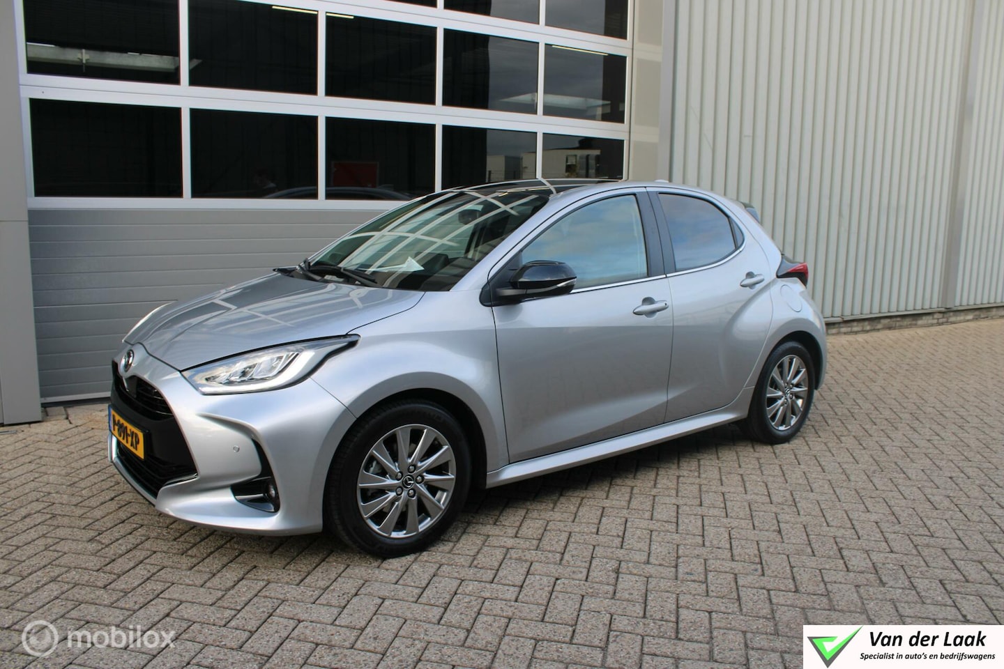 Mazda 2 Hybrid - 1.5 Select Panoramadak Half Leer Full Led Apple Carplay Head-up display. - AutoWereld.nl