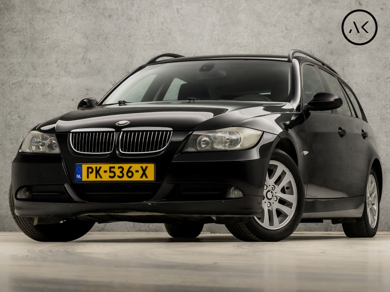 BMW 3-serie Touring - 318i Sport (CLIMATE, TREKHAAK, STUURWIEL MULTIFUNCTIONEEL, PARKEERSENSOREN, SPORTSTOELEN, - AutoWereld.nl