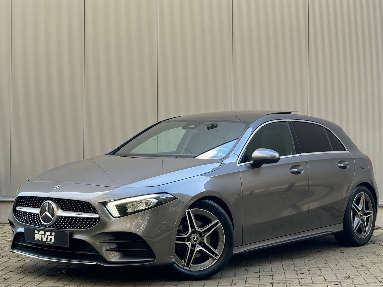 Mercedes-Benz A-klasse - 200 BS AMG - Panorama - Alcantara - Camera - PDC - OrigNL - NAP - AutoWereld.nl