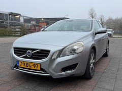 Volvo V60 - 2.4 D6 AWD Plug-In Hybrid Summum