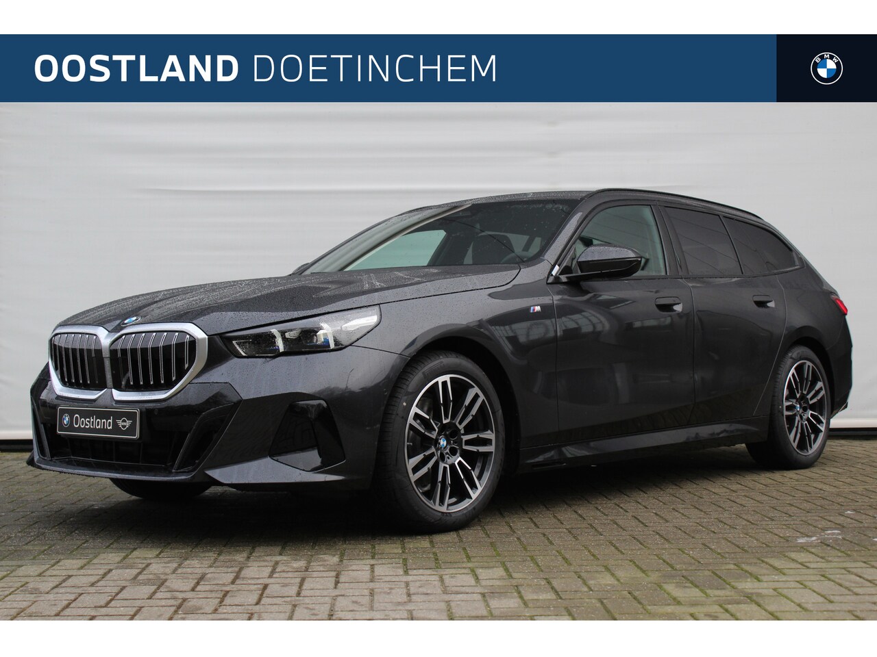 BMW 5-serie Touring - 520i M Sport Automaat / Trekhaak / Adaptieve LED / Parking Assistant / Harman-Kardon / M S - AutoWereld.nl