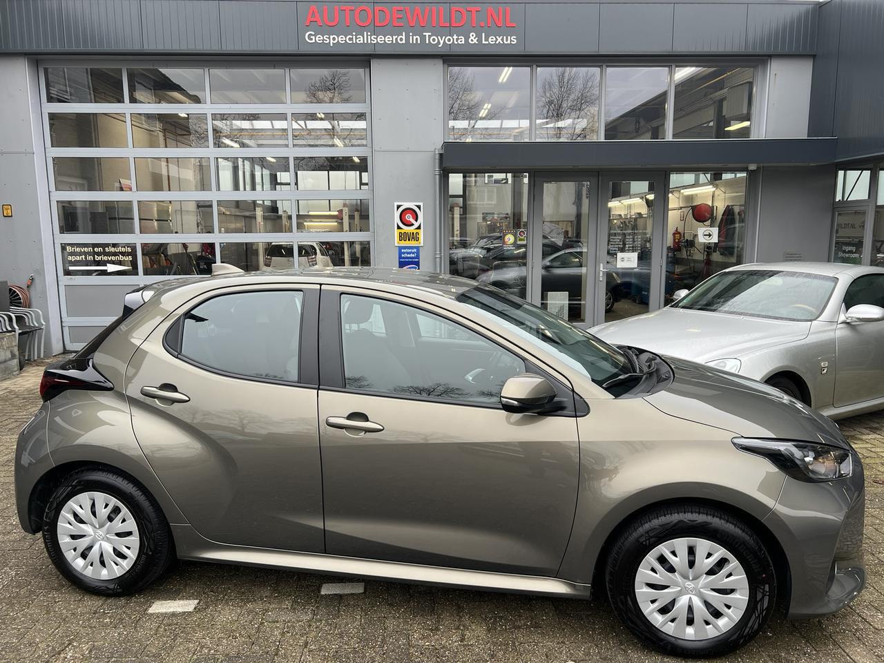 Toyota Yaris - 1.5 Hybrid Active 5-dr A/T + FABRIEKSGARANTIE - AutoWereld.nl