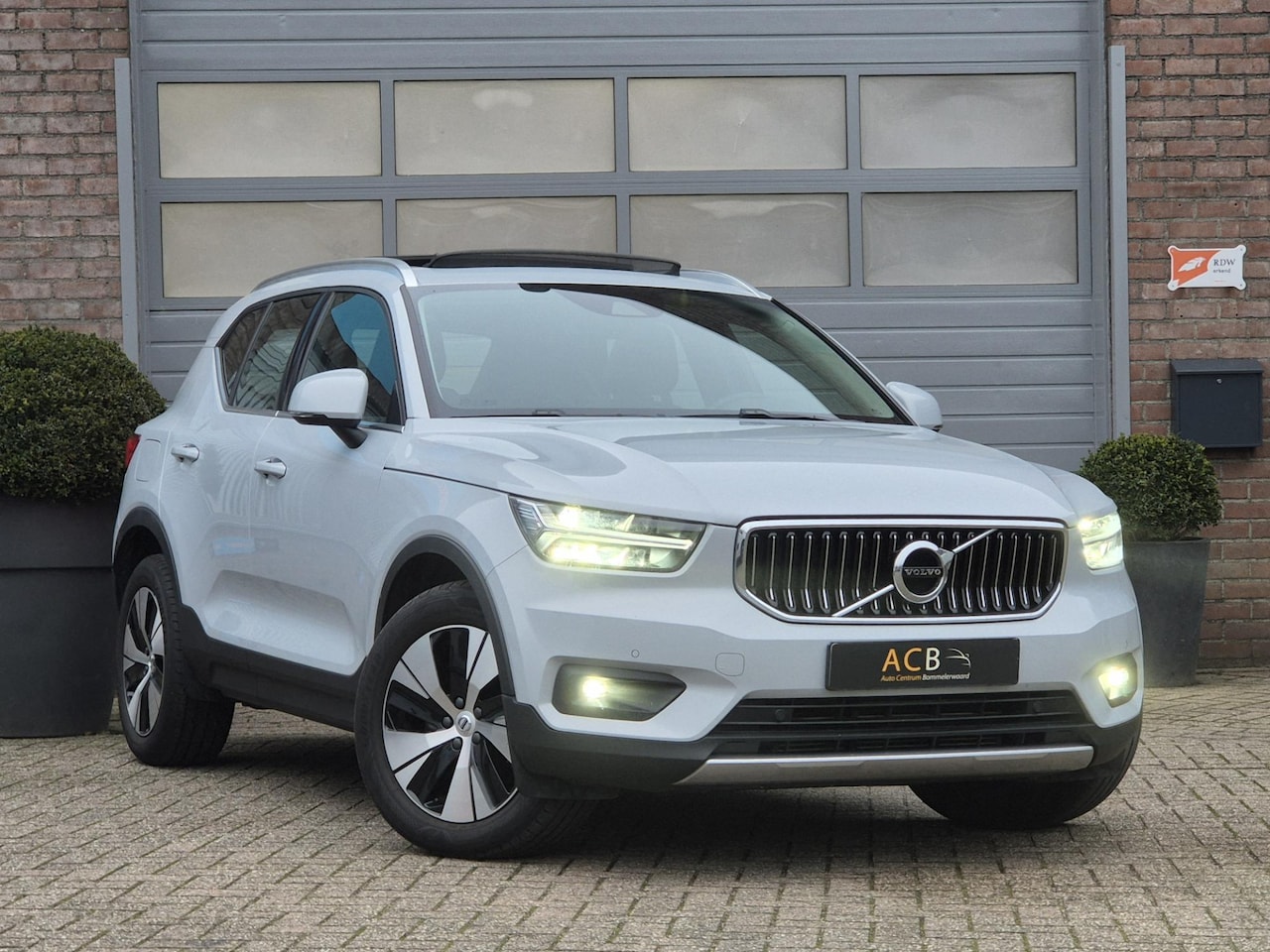 Volvo XC40 - 1.5 T5 Recharge/ Schuifdak/ Standkachel. - AutoWereld.nl