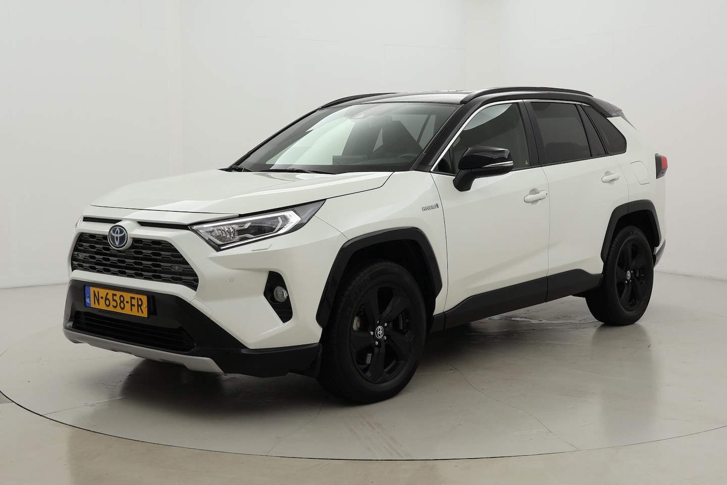 Toyota RAV4 - 2.5 Hybrid AWD Bi-Tone | Navigatie - AutoWereld.nl