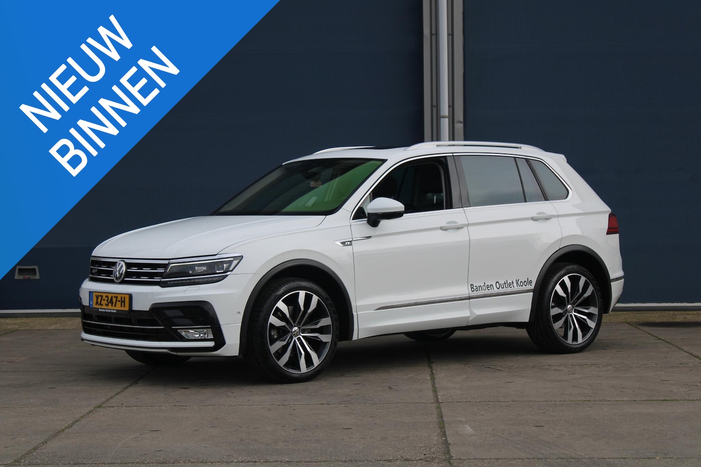 Volkswagen Tiguan - 2.0 TDI 4Motion Highline R-LINE / PANO / VIRTUAL COCKPIT / LEER / TREKHAAK / 20'' - AutoWereld.nl