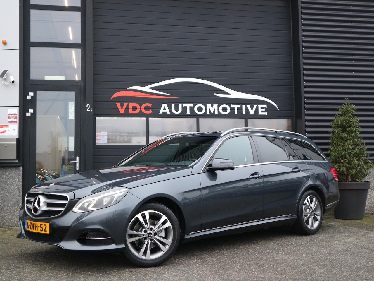 Mercedes-Benz E-klasse Estate - 200 Dealer Onderhouden | LED |  Parkeersensoren | Navi | Stoelverwarming - AutoWereld.nl