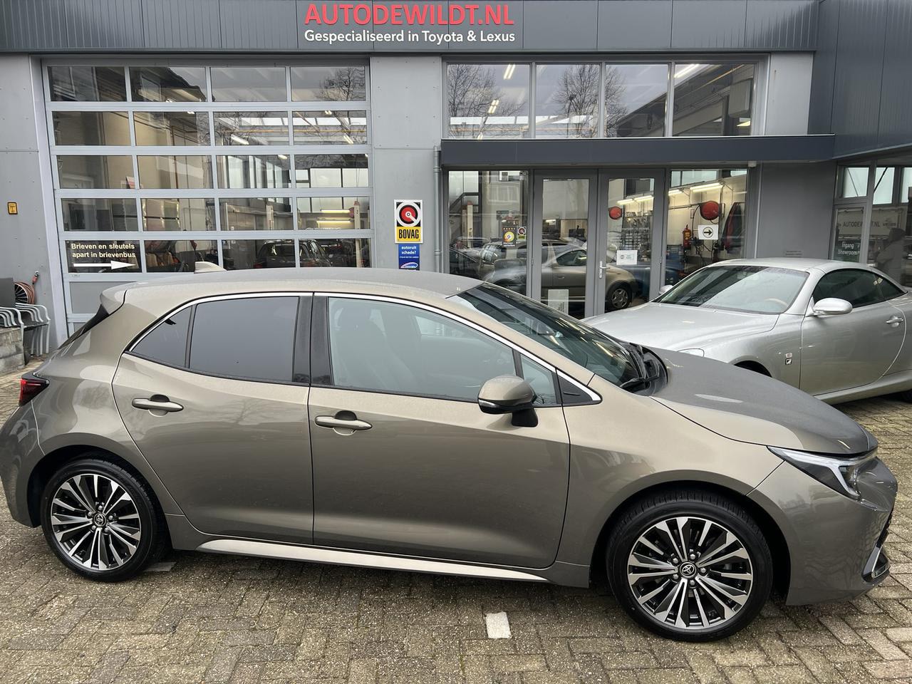 Toyota Corolla - 2.0 Hybrid Dynamic A/T + FABRIEKSGARANTIE - AutoWereld.nl