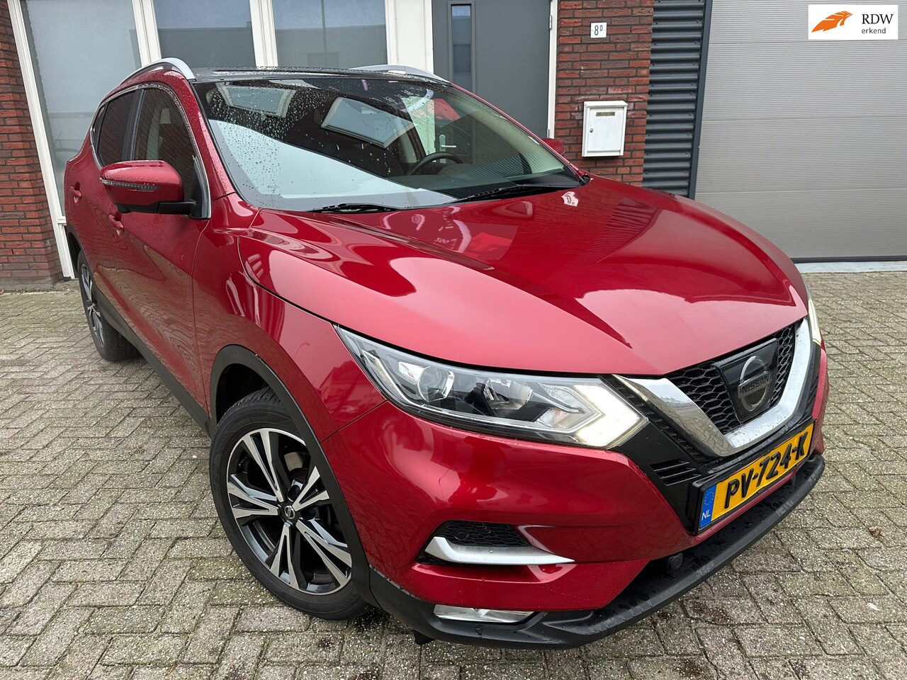 Nissan Qashqai - 1.2 N-Connecta / Pano / Camera / Navi / PDC / Keyless - AutoWereld.nl