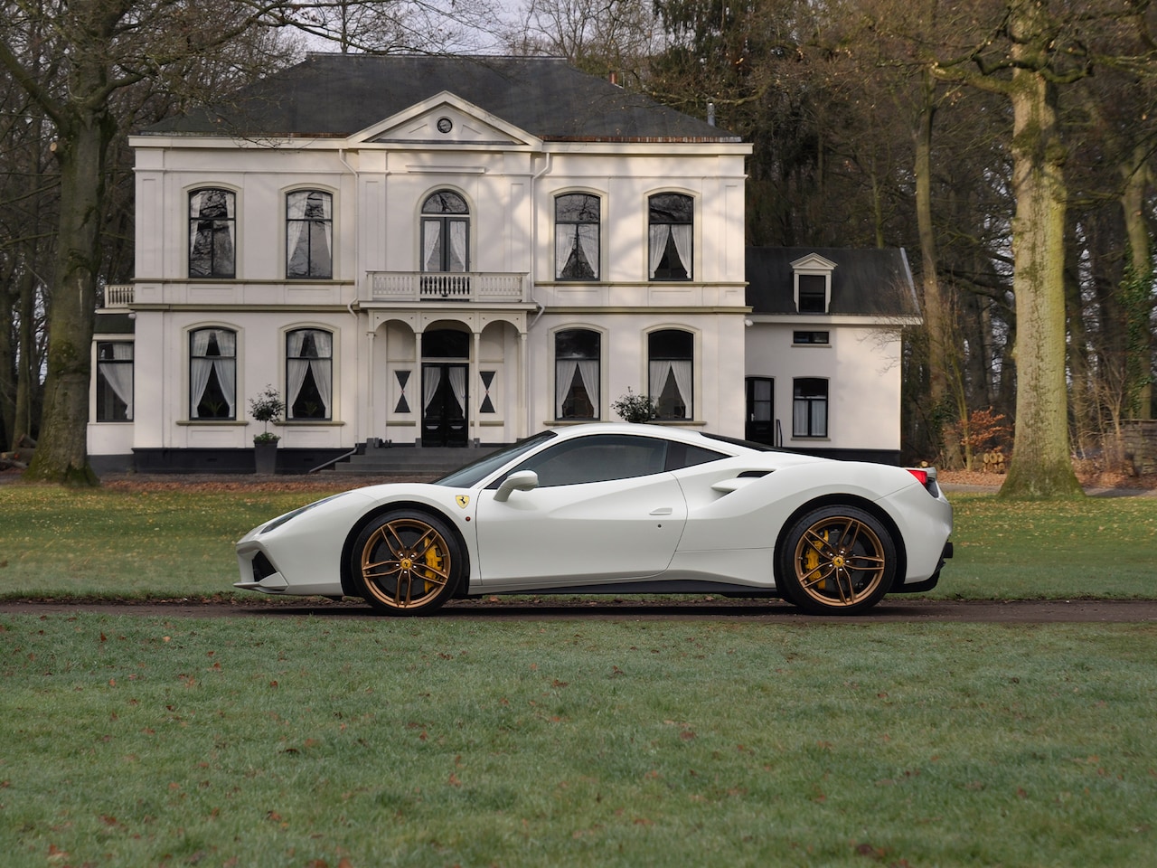 Ferrari 488 - GTB | Daytona Seats | Carbon Driver Zone | JBL | 1e eigenaar - AutoWereld.nl