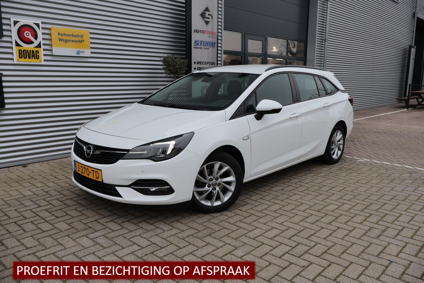 Opel Astra Sports Tourer - 1.2 Business Executive 130pk | Lichtmetalen velgen | Navi | Parkeersensoren achter | BTW-a - AutoWereld.nl