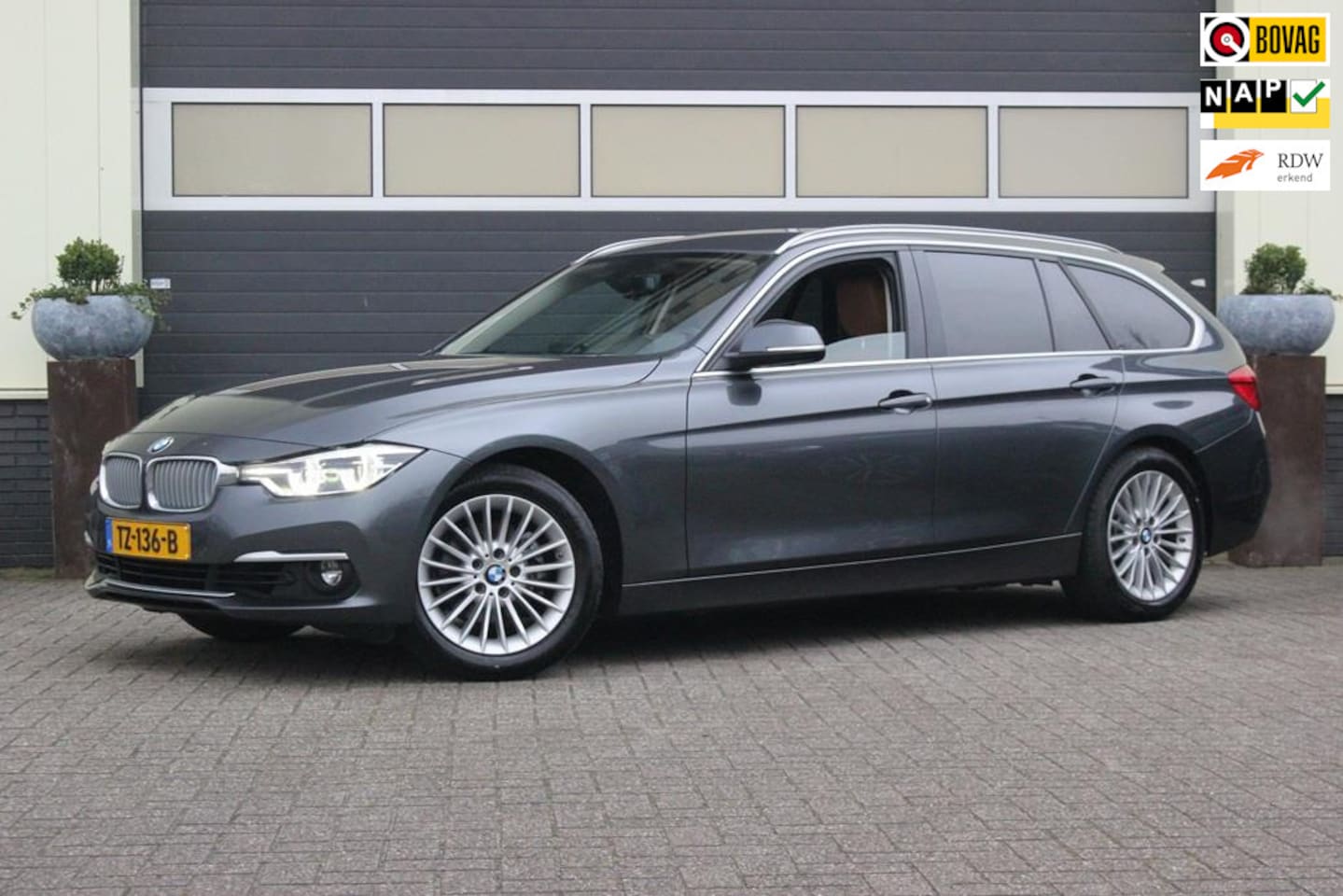 BMW 3-serie Touring - 320i Luxury Edition | Leer | Comfortzitting | - AutoWereld.nl