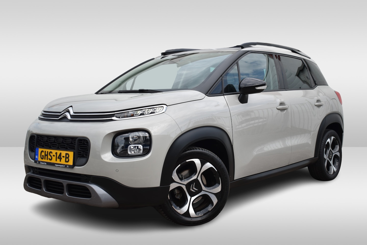 Citroën C3 Aircross - PureTech 110 EAT6 S&S Shine Automaat | Panoramadak | Navi | Airco | -- - AutoWereld.nl