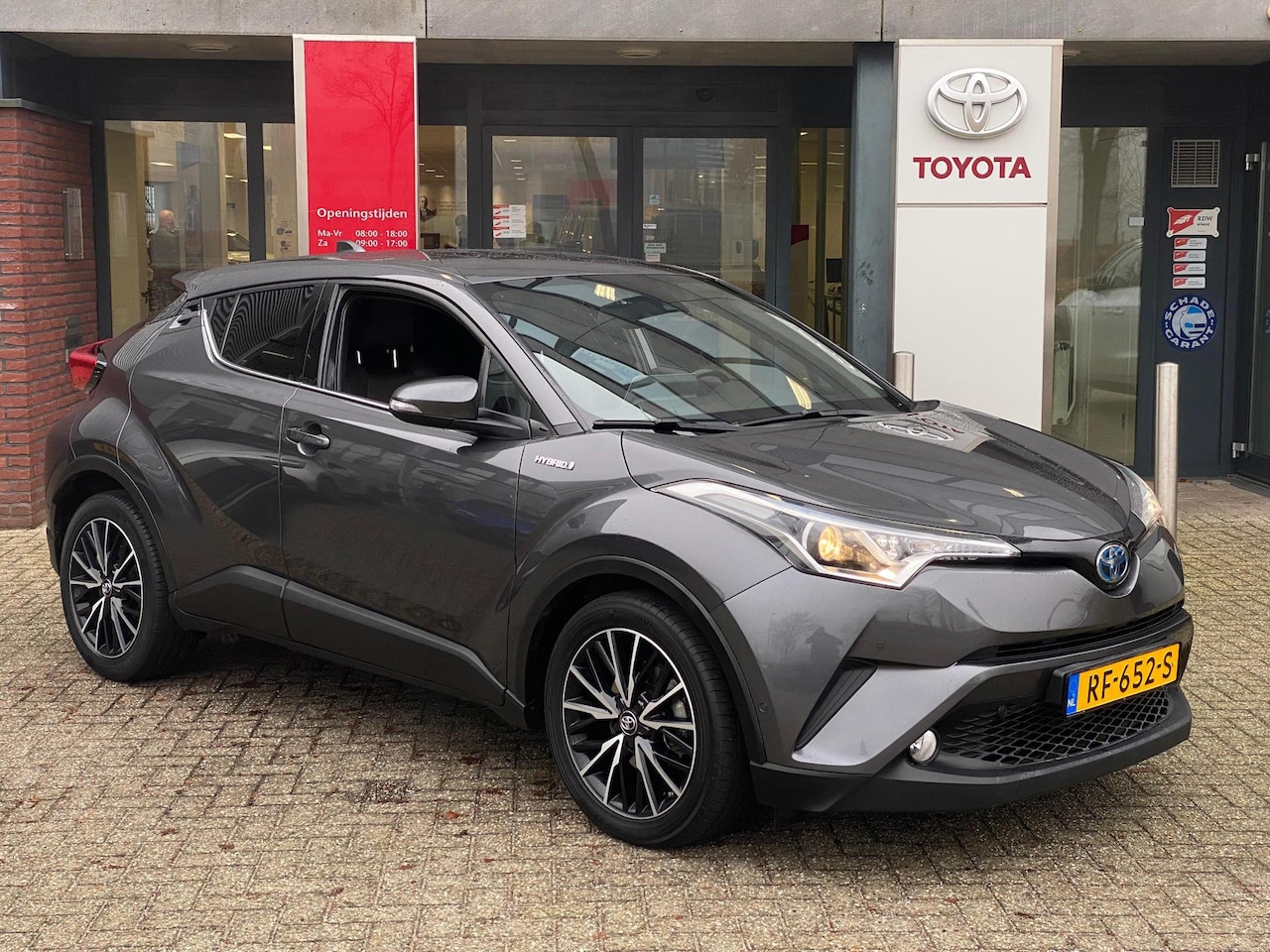 Toyota C-HR - 1.8 HYBRID EXECUTIVE NAVI HALF-LEDER/STOELVERW. P-SENSOREN 18"LMV AFN-TREKHAAK DAB - AutoWereld.nl