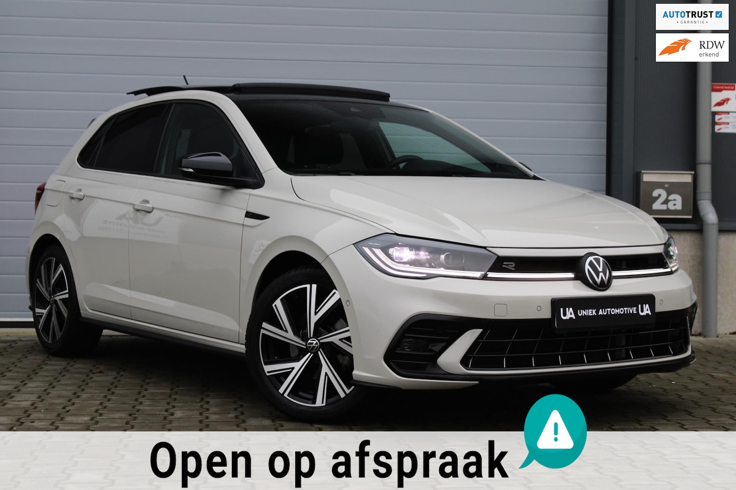 Volkswagen Polo - 1.0 TSI DSG 110PK | R-LINE | PANO | CAMERA | CARPLAY | NAVI | KEYLESS | BEATS | VOL OPTIES - AutoWereld.nl