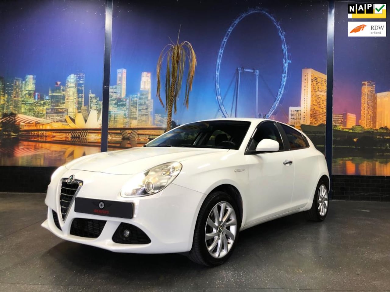 Alfa Romeo Giulietta - 1.4 T/ LED/ PDC/ STOELVERW./ Climate/APK - AutoWereld.nl