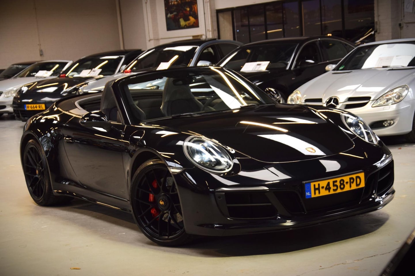 Porsche 911 Cabrio - 3.0 Carrera GTS 991.2 Ducktail|Navi|Dealer onderhouden|450pk!!| - AutoWereld.nl