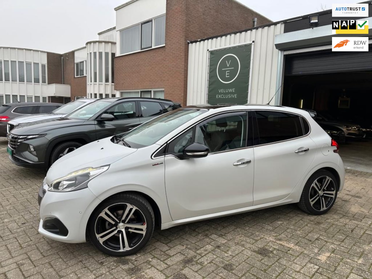 Peugeot 208 - 1.2 PureTech GT-line | Pano | Clima | Volledig Onderhouden | - AutoWereld.nl