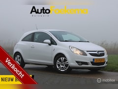 Opel Corsa - 1.2-16V Cosmo AUTOMAAT TREKHAAK AIRCO LMV