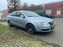 Volkswagen Passat - 2.0 FSI CLIMA| SEDAN| MOTOR DEFECT