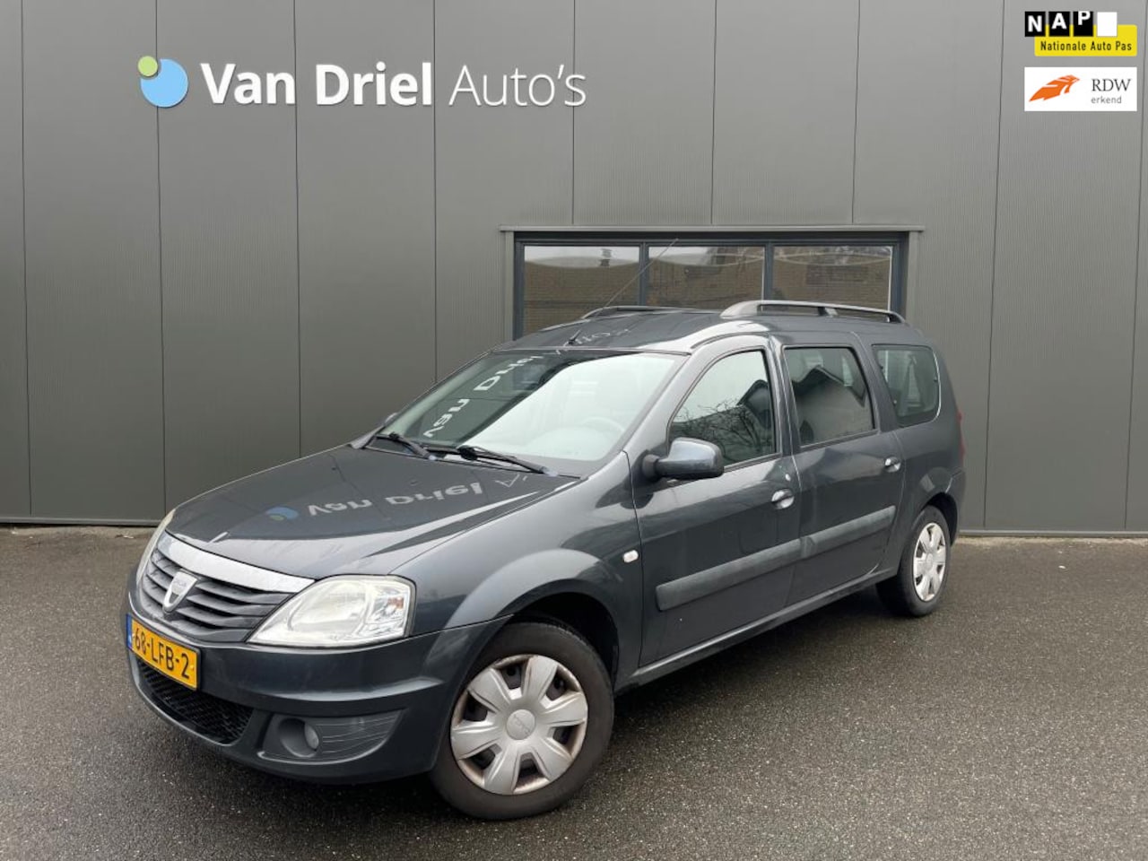 Dacia Logan MCV - 1.6-16V Lauréate 7p. / Airco / 1e Eigenaar / Dealer onderhouden! - AutoWereld.nl