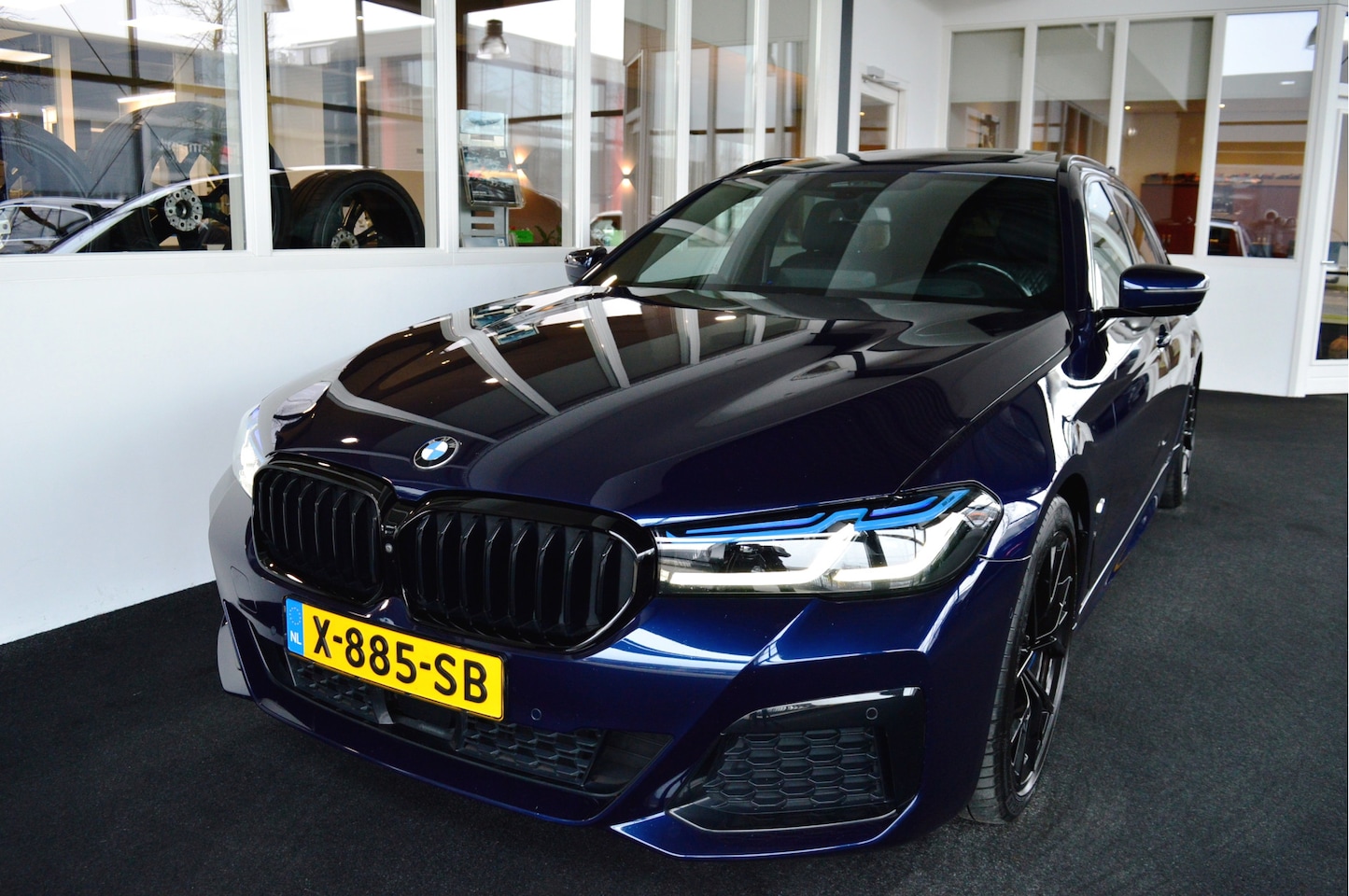 BMW 5-serie Touring - 540i xDrive M-Sportedition LCI | Laser | Vol ! - AutoWereld.nl